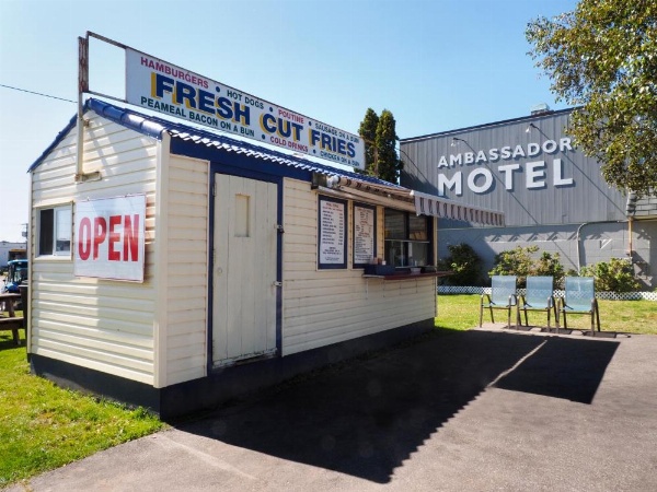 Ambassador Motel image 10